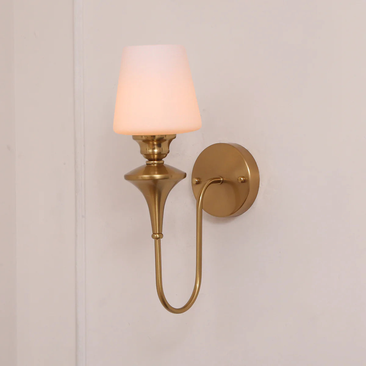 Breeze Single Wall Light